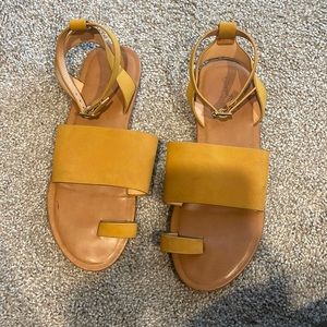 Universal Thread Sandals